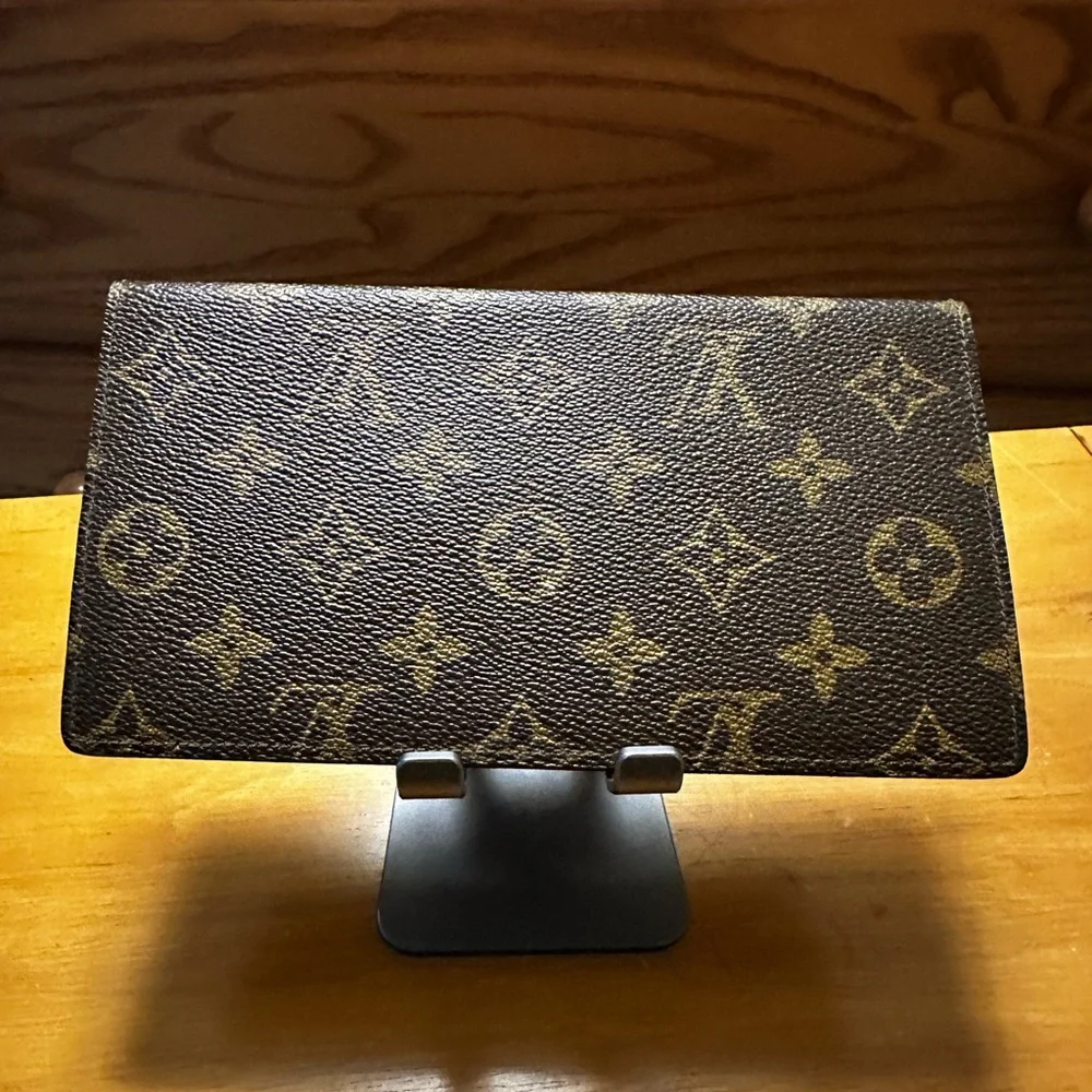 Louis Vuitton Brown Monogram Long Foldover Wallet in Like New Condition - Picture 1 of 10